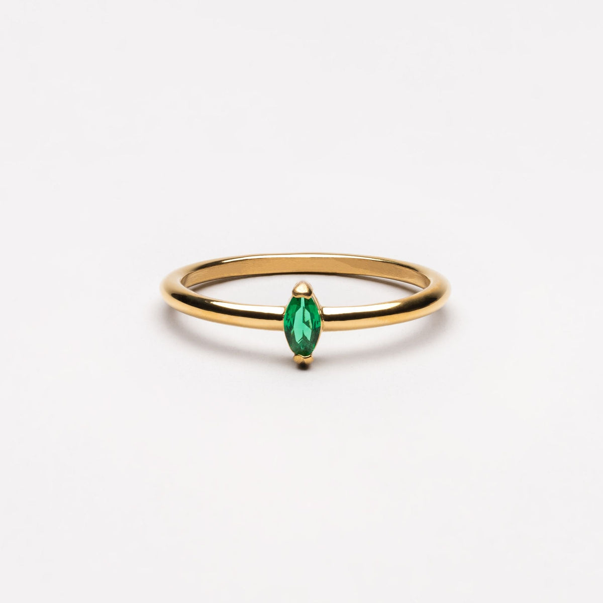 Anillo delicado de esmeralda