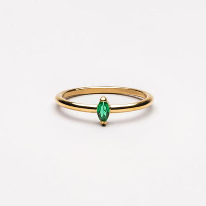 Anillo delicado de esmeralda