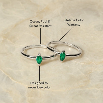 Anillo delicado de esmeralda